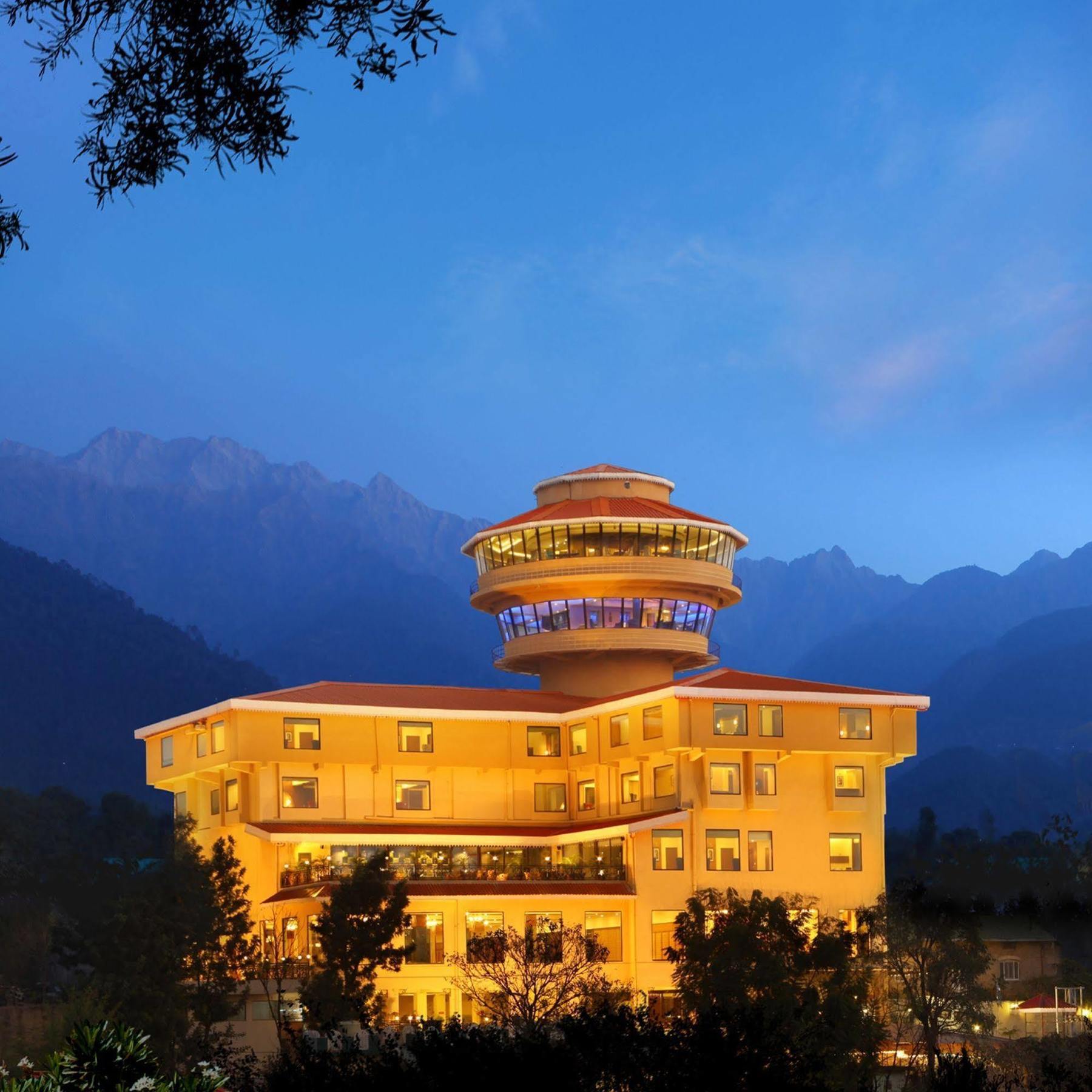Hotel Rs Sarovar Portico 4*